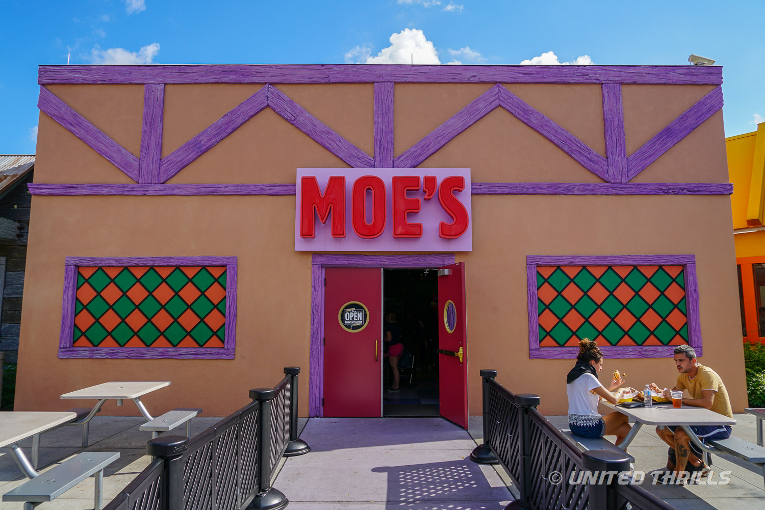 Moe's Tavern at Universal Studios Florida | Overview & Menu