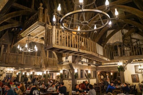 Three-Broomsticks-and-Hogs-Head-2021-8