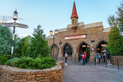 Hogwarts-Express-Hogsmeade-Station-2021-1