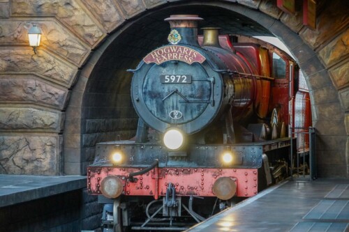 Hogwarts-Express-Hogsmeade-Station-2021-11