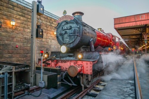 Hogwarts-Express-Hogsmeade-Station-2021-2