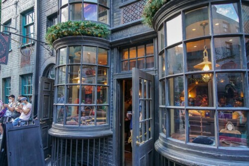 Ollivanders-Wand-Shop-Diagon-Alley-2021-3