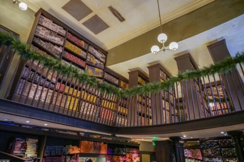 Ollivanders-Wand-Shop-Diagon-Alley-2021-6